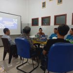 Sinkronisasi Kurikulum dengan Industri Sinkronisasi Kurikulum dengan Industri