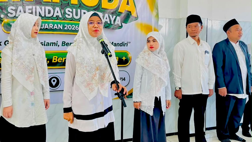 pembukaan MATAMUDA MTs. SAFINDA Surabaya oleh Kepala Madrasah.