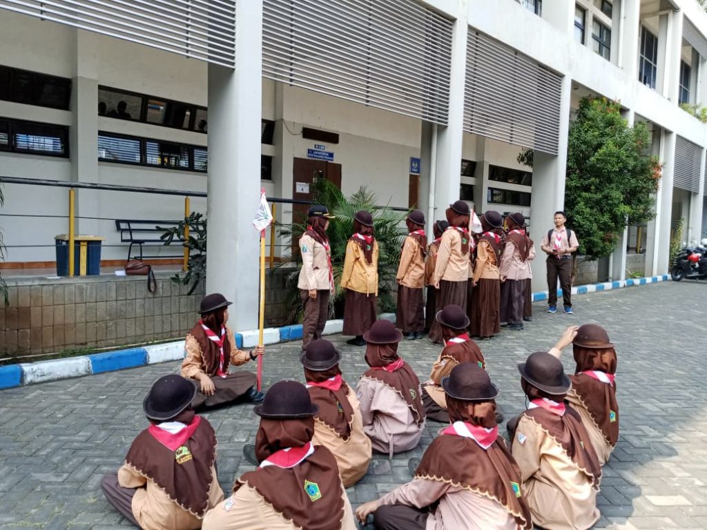 Peserta Perjusa MTs. SAFINDA Surabaya 2026 melakukan LKBB dengan regu