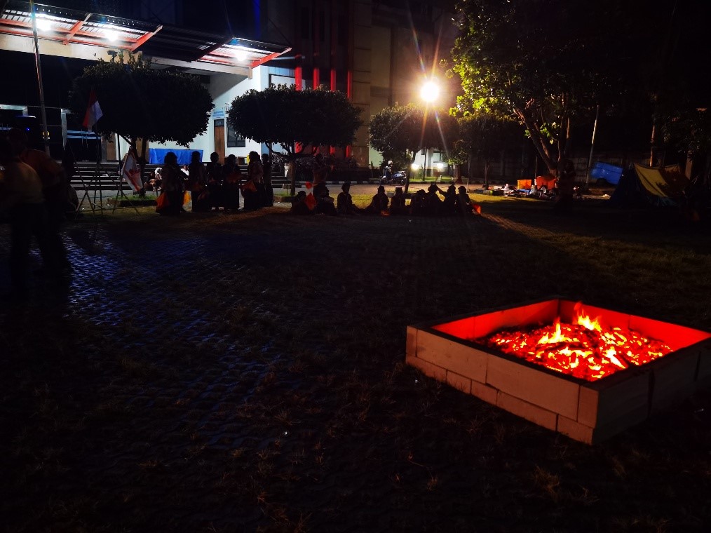 syahdunya malam api unggun di bumi perkemaham MTs SAFINDA Surabaya 2026