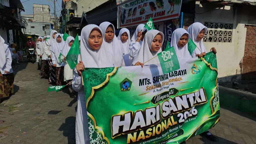 murid pawai dengan membawa banner HSN 2026